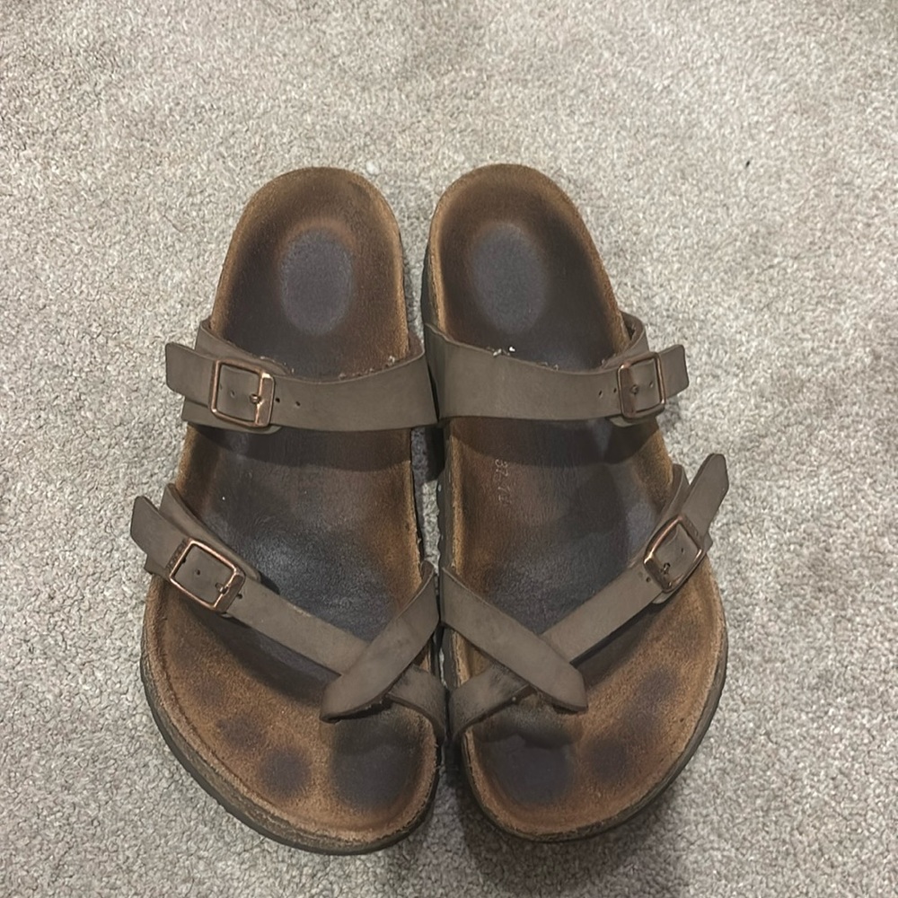 Women’s Birkenstocks
Size 39